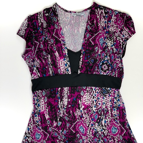 THERAPY | Cap Sleeve Waist Tied Patterned Blouse - Picture 3 of 9